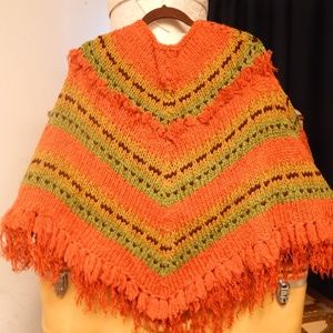VTG 70'S BOHO HAND KNIT ZIP FRONT FRINGED PONCHO